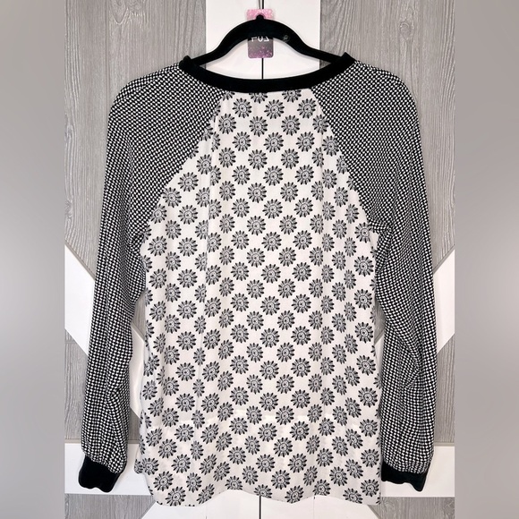284. LOFT Black and White Floral Women's Top XS - Picture 6 of 7
